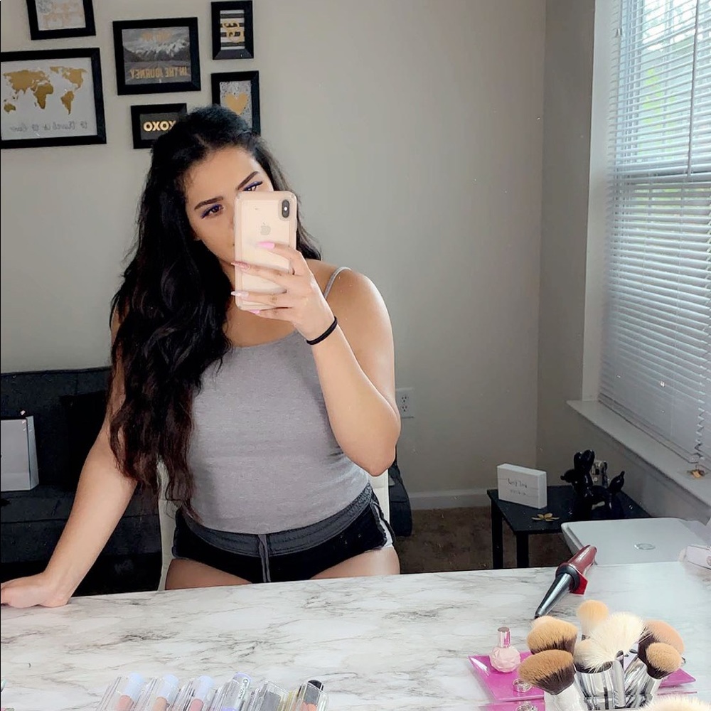 Meet your Posher, Naydelin